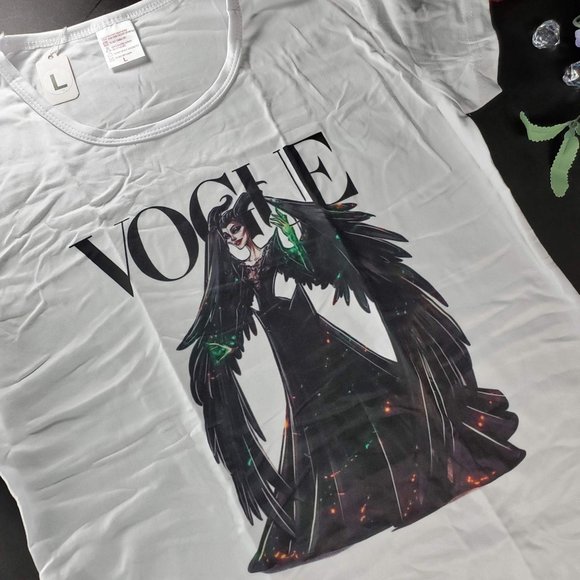 Vogue Disney Villain Maleficent White Short Sleeve - Picture 2 of 13